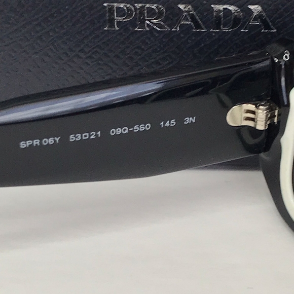 💯 - Authentic New Prada Symbole collection. The bold rectangular frame SPR 0… - Picture 14 of 15